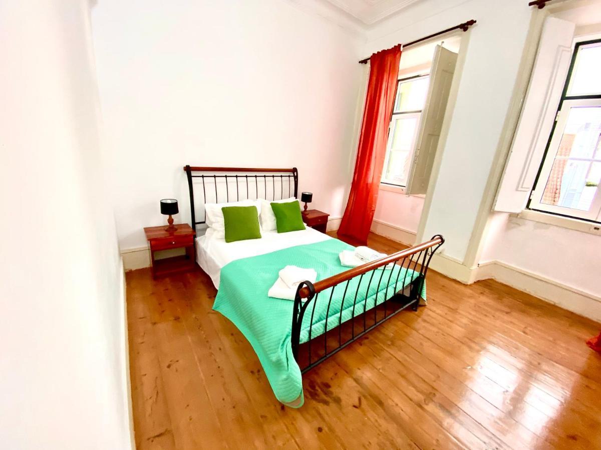 Gasthof Artdeco Chiado 4 - Large Comfortable Double With Shared Bathroom
