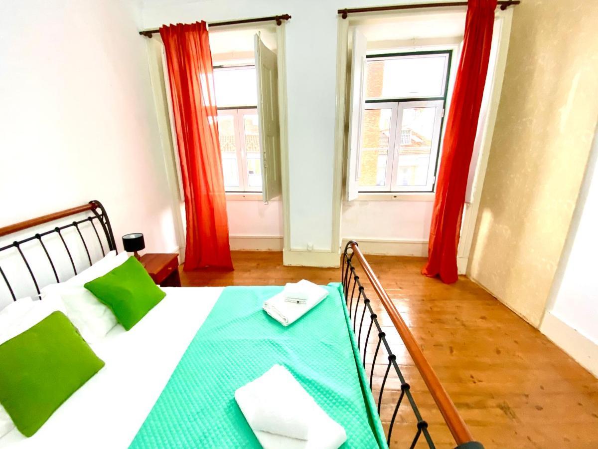 Artdeco Chiado 4 - Large Comfortable Double With Shared Bathroom Gasthof